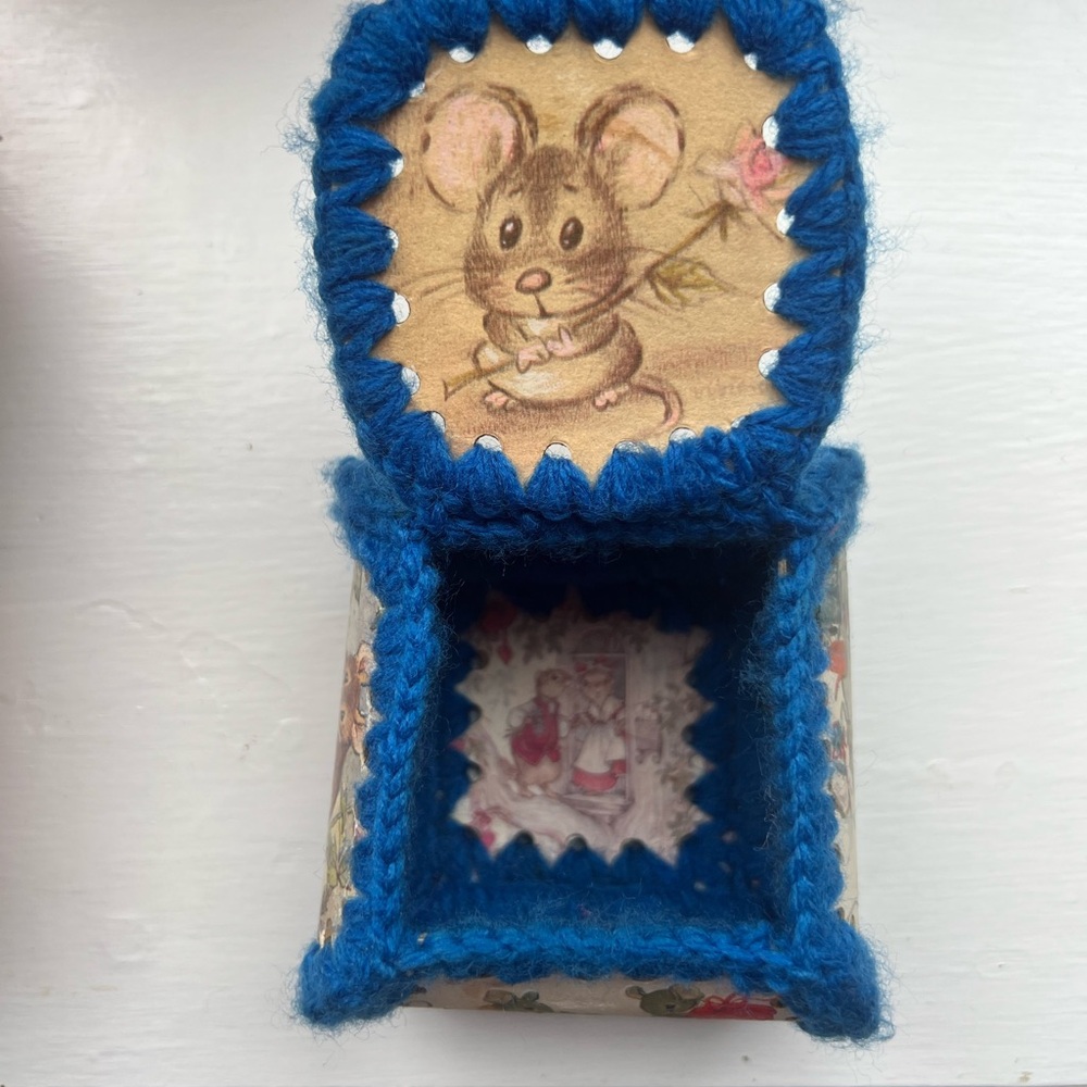 Vintage Handmade Christmas Mouse Gift Boxes (Set of 2) - Picture 5 of 7